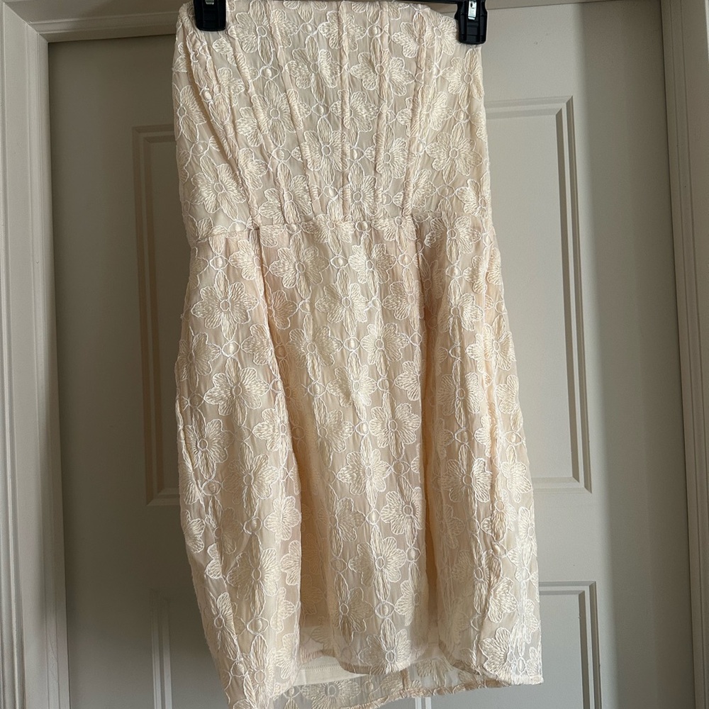 Storia Cream Floral Lace Mini Skirt